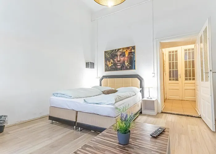 Chic Apartment- Suitable For Longstays Near Matzleinsforferplatz