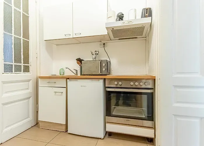 Chic Apartment- Suitable For Longstays Near Matzleinsforferplatz