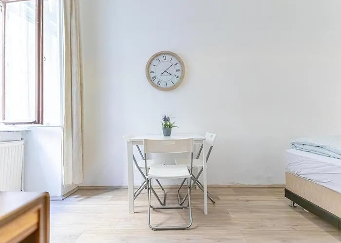 Chic Apartment- Suitable For Longstays Near Matzleinsforferplatz