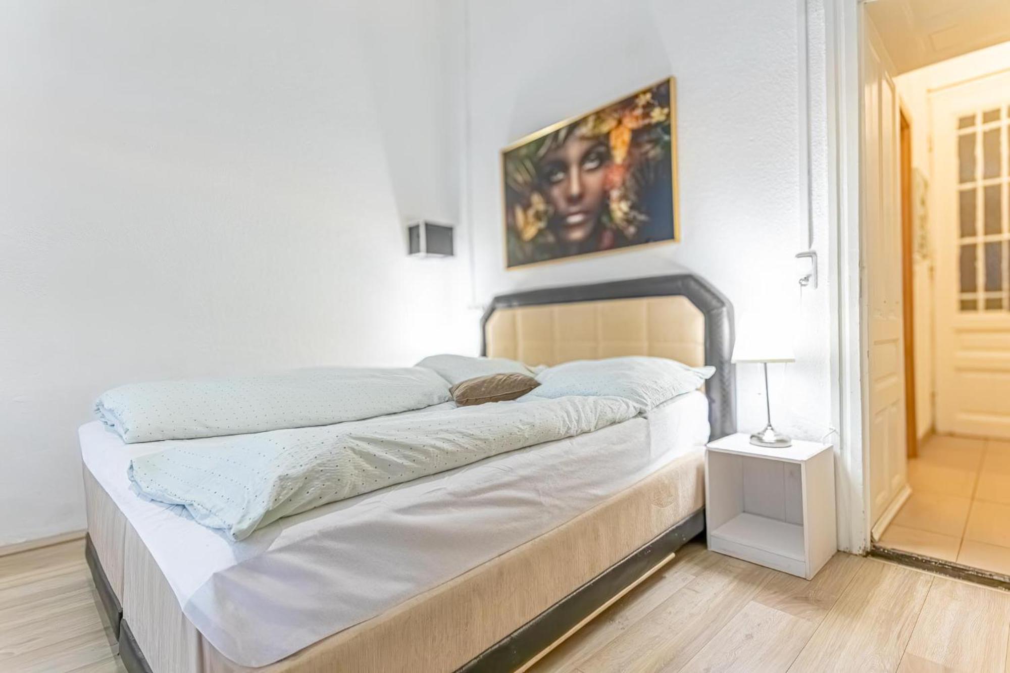 Chic Apartment- Suitable For Longstays Near Matzleinsforferplatz